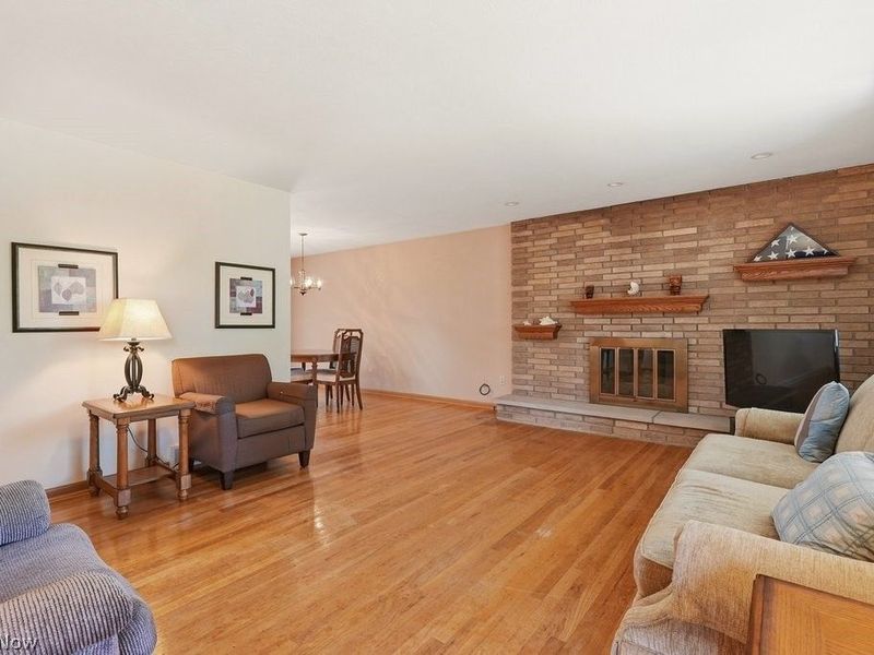 6503 Regency Drive, Parma, OH 44129 Photo 4