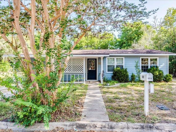609 Cottonwod ST, Lockhart, TX 78644