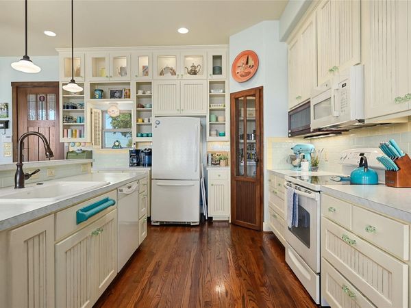 1009 Lauder DR , Spicewood, TX 78669