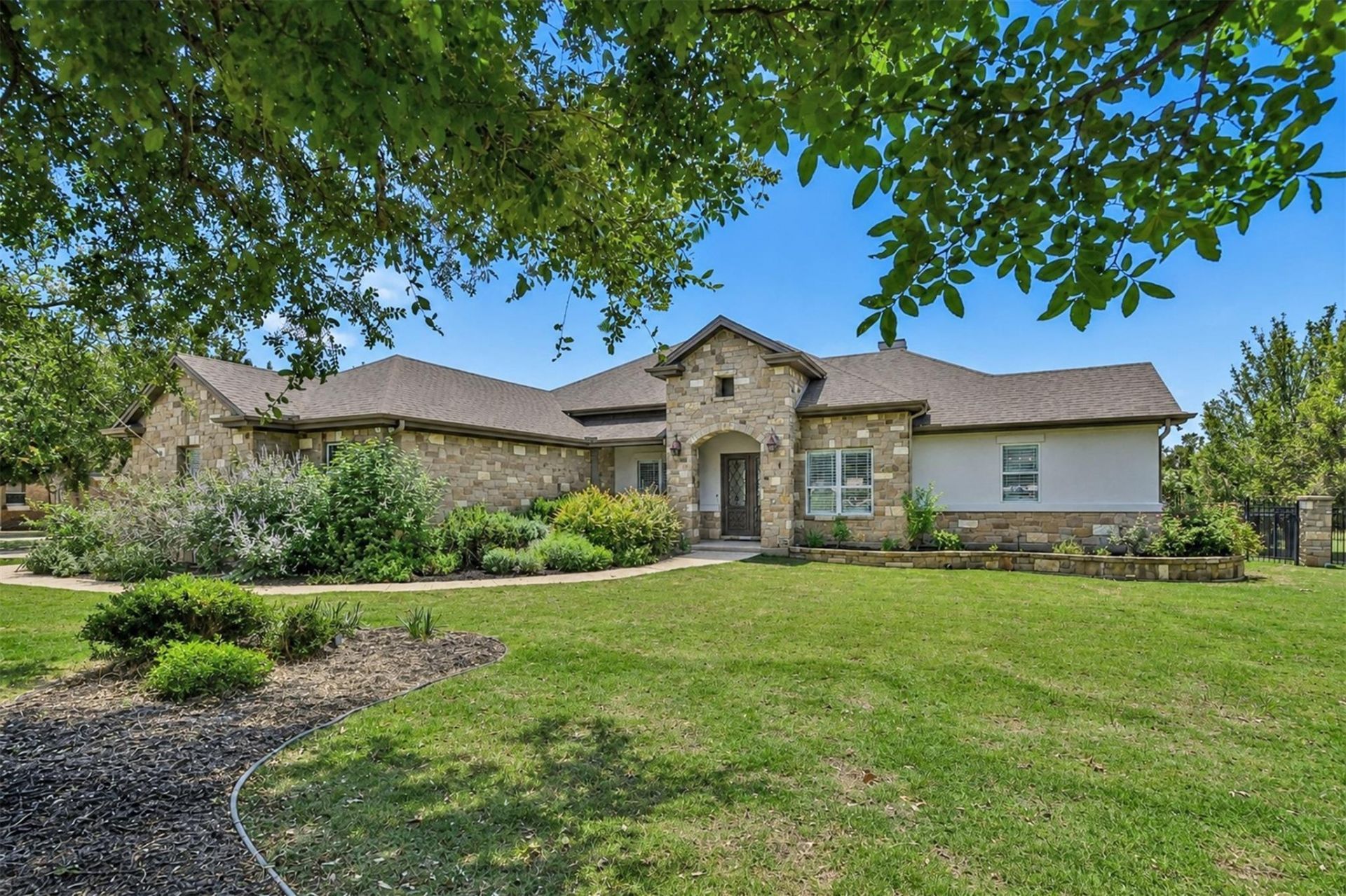 229 Sebastian Ln , Georgetown, TX 78633 Main Photo
