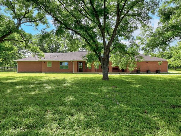 3717 Buck LN, Garfield, TX 78617