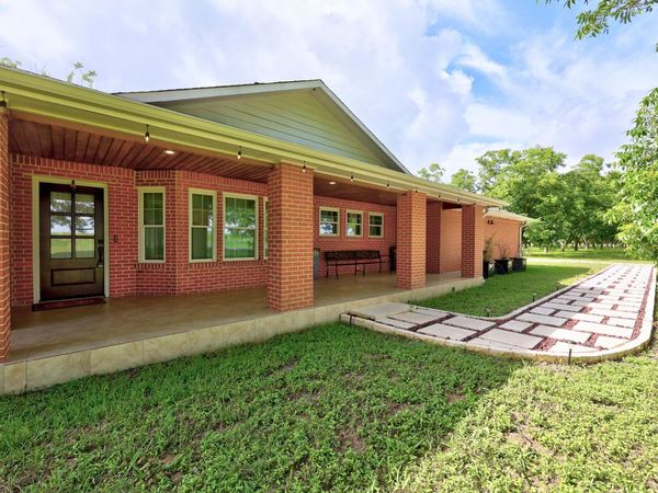 3717 Buck LN , Garfield, TX 78617