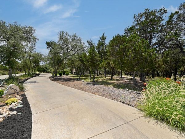 19305 Leisure LN , Jonestown, TX 78645