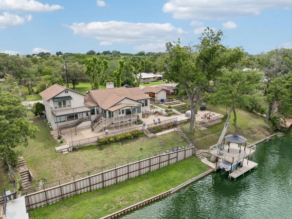 939 Reiley RD , Seguin, TX 78155