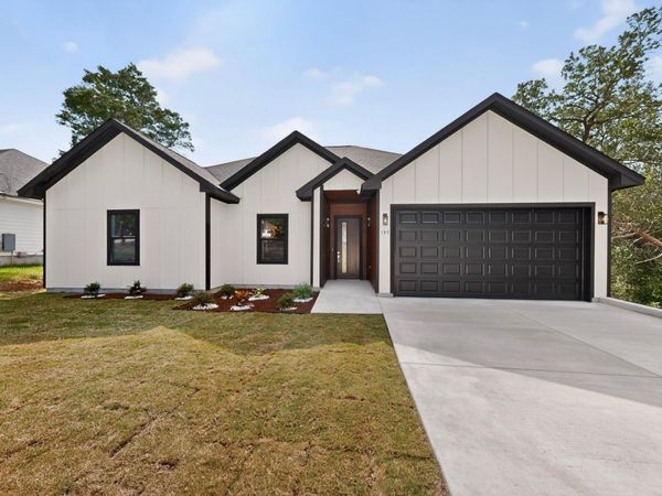 137 N Pohakea DR , Bastrop, TX 78602