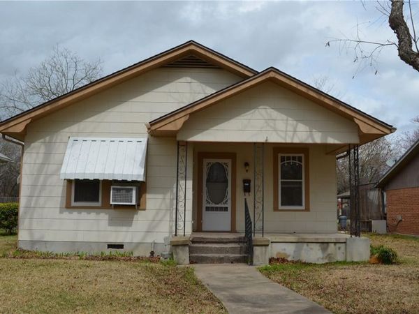 906 S James ST , Taylor, TX 76574