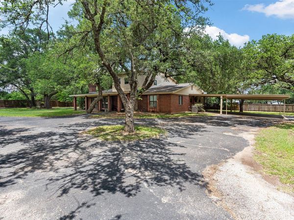 455 Robins LN, Bertram, TX 78605