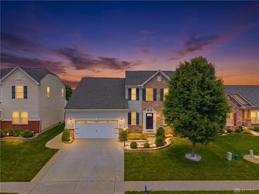 7122 Bluestream Drive, Tipp City, OH 45371
