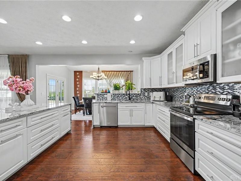 7122 Bluestream Drive, Tipp City, OH 45371 Photo 12