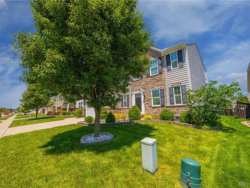 7122 Bluestream Drive, Tipp City, OH 45371 Photo 3