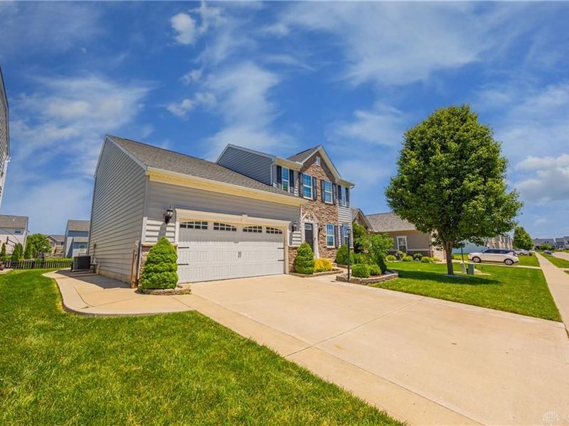 7122 Bluestream Drive, Tipp City, OH 45371 Photo 4