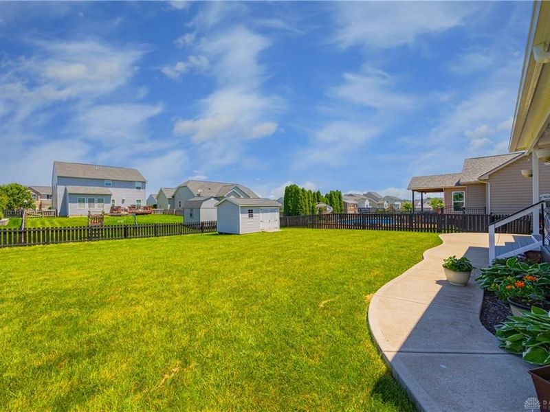 7122 Bluestream Drive, Tipp City, OH 45371 Photo 6