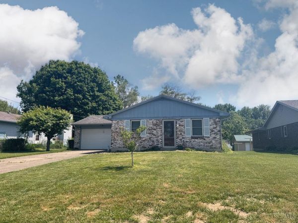 8543 Kingston Drive, Franklin, OH 45005