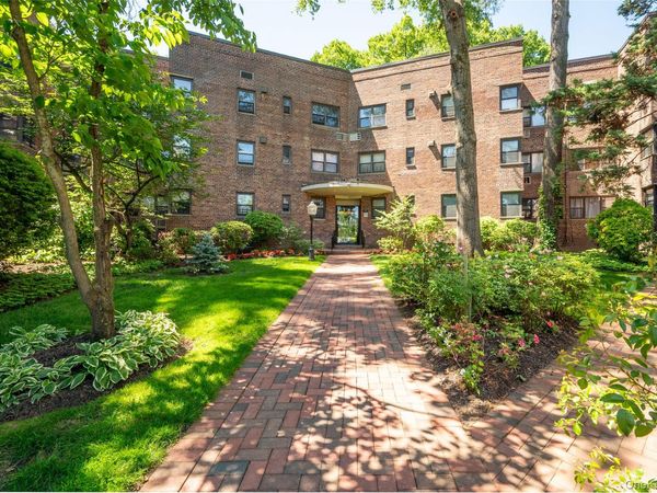 50 Brompton Road , Unit 3H, Great Neck, NY 11021