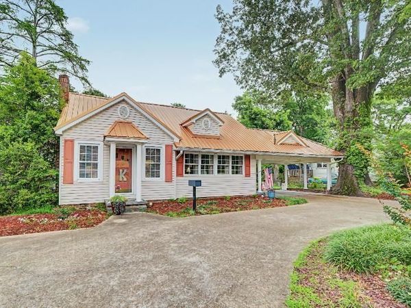 562 N Jackson St., Houston, MS 38851