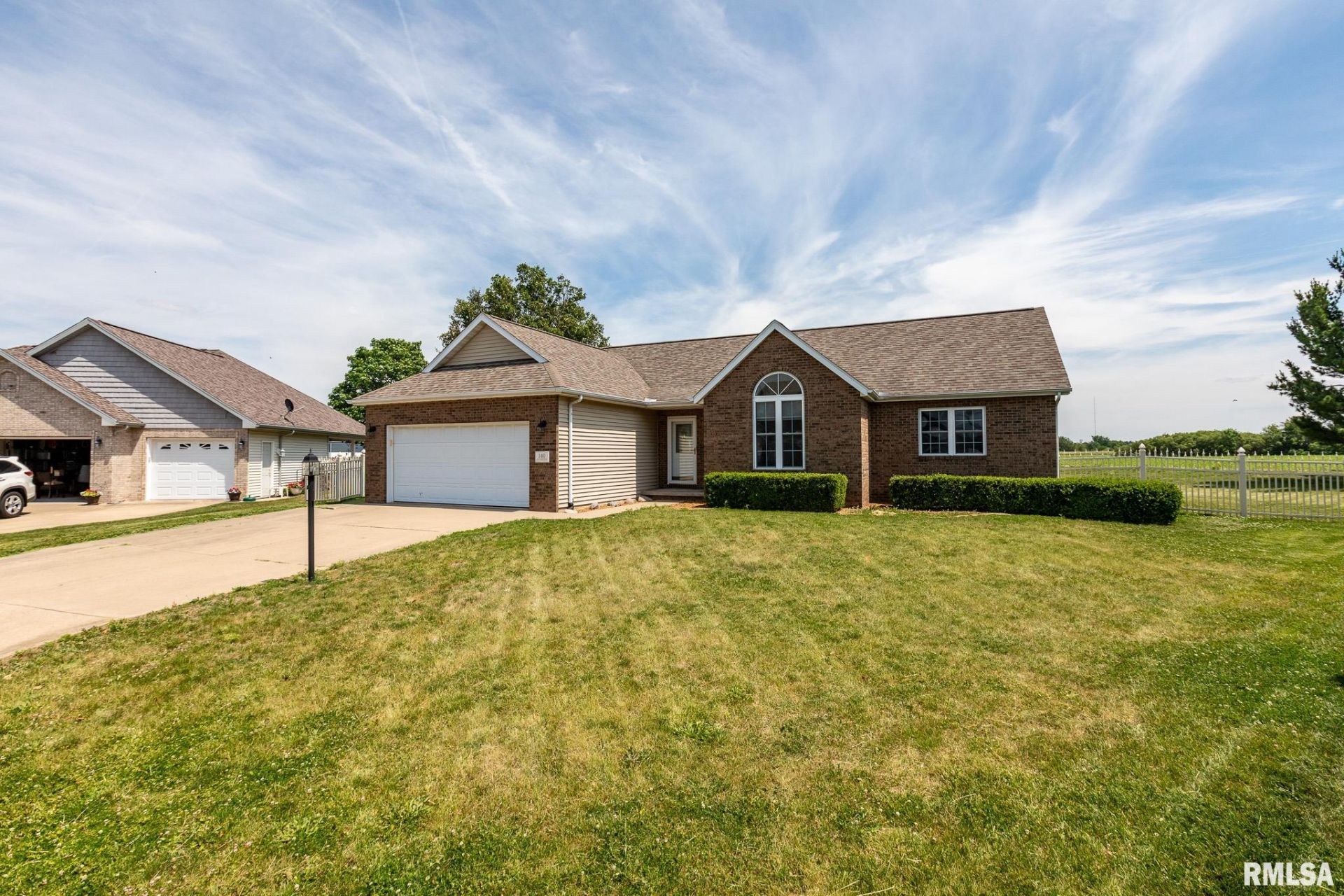 140 Heatherview Drive, East Peoria, IL 61554 Main Photo
