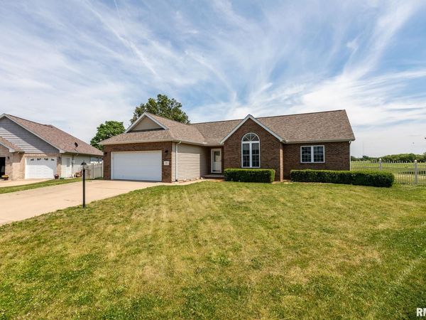 140 HEATHERVIEW Drive, East Peoria, IL 61554