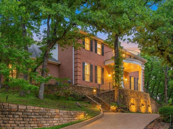 302 W Charlottesville Avenue , Colleyville, TX 76034
