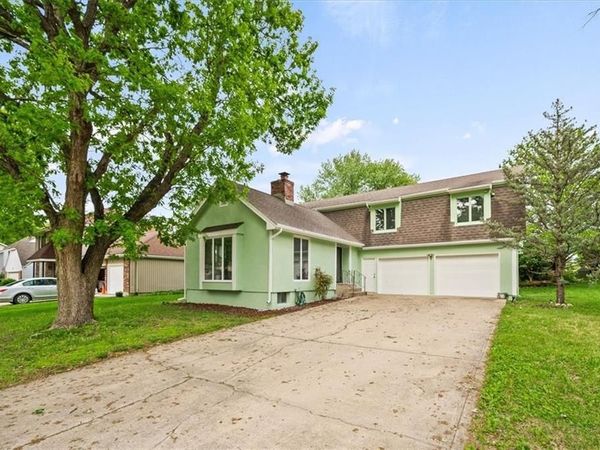 14609 Laquinta Drive, Grandview, MO 64030