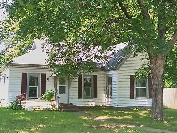 1301 N Washington Street, Nevada, MO 64772