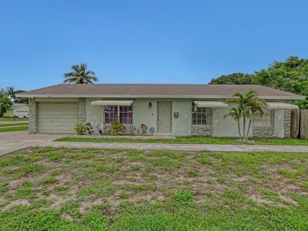 302 SW 8th Street, Boynton Beach, FL 33426