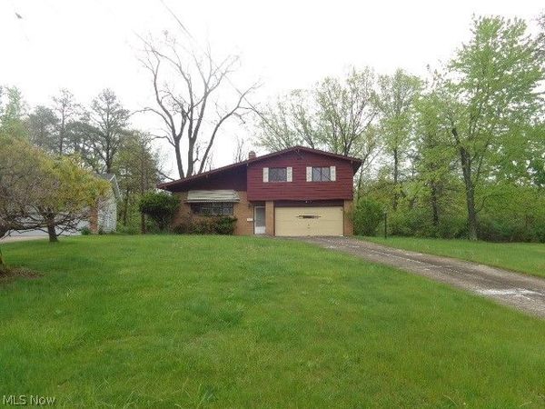 8085 Worthington Park Drive , Strongsville, OH 44149