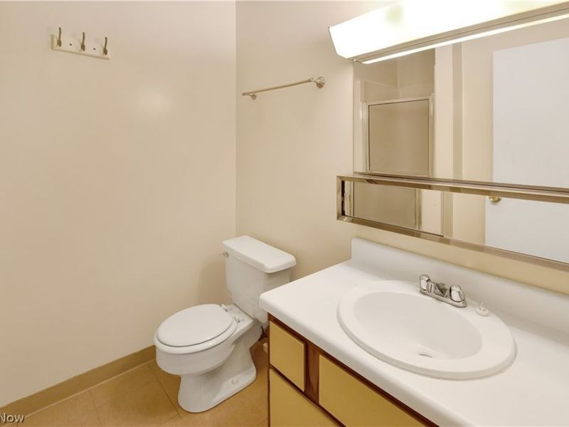 6475 Princeton Court , Unit 203, Parma Heights, OH 44130 Photo 14