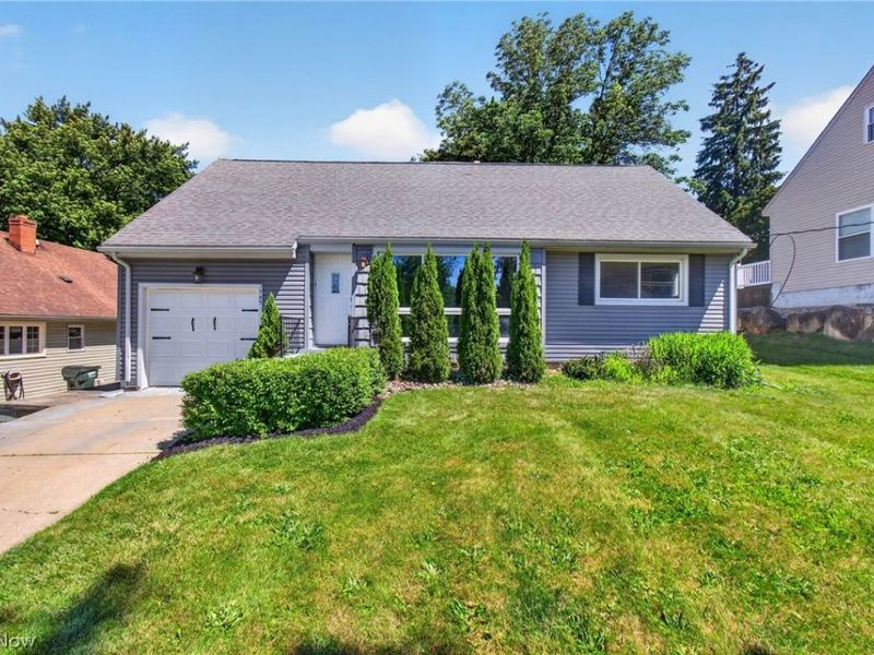153 Far View Drive SW, North Canton, OH 44720 Photo 1