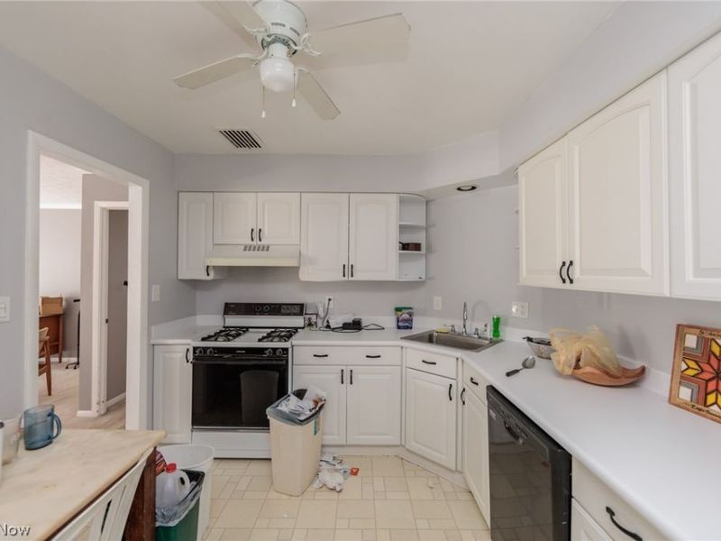 2202 Acacia Park Drive , Unit 2414, Lyndhurst, OH 44124 Photo 15