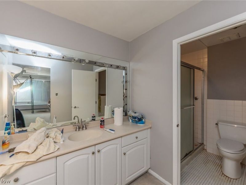 2202 Acacia Park Drive, Unit 2414, Lyndhurst, OH 44124 Photo 9