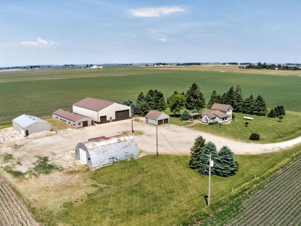 2996 Hwy 8, Dysart, IA 52224