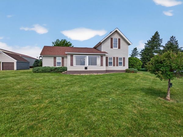 2996 Hwy 8 , Dysart, IA 52224