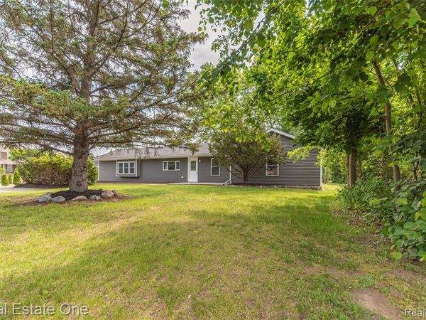 912 N Wixom Road, Wixom, MI 48393