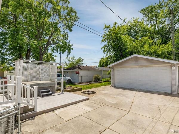 24921 Lexington Avenue, Eastpointe, MI 48021
