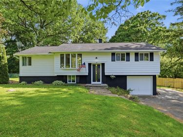 40 Oak Hill , Penfield, NY 14526