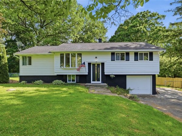 40 Oak Hill , Penfield, NY 14526