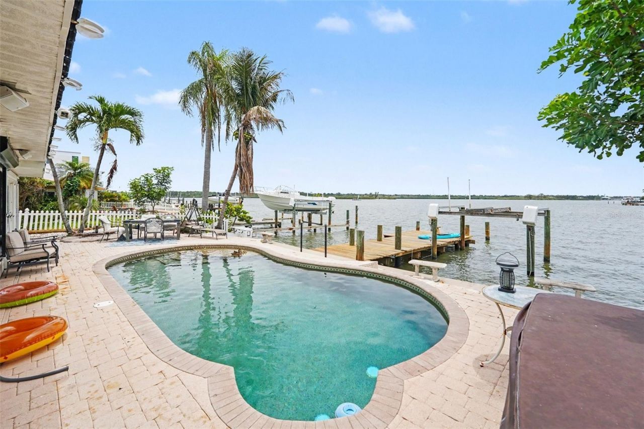 17323 Kennedy Drive, North Redington Beach, FL 33708 Photo