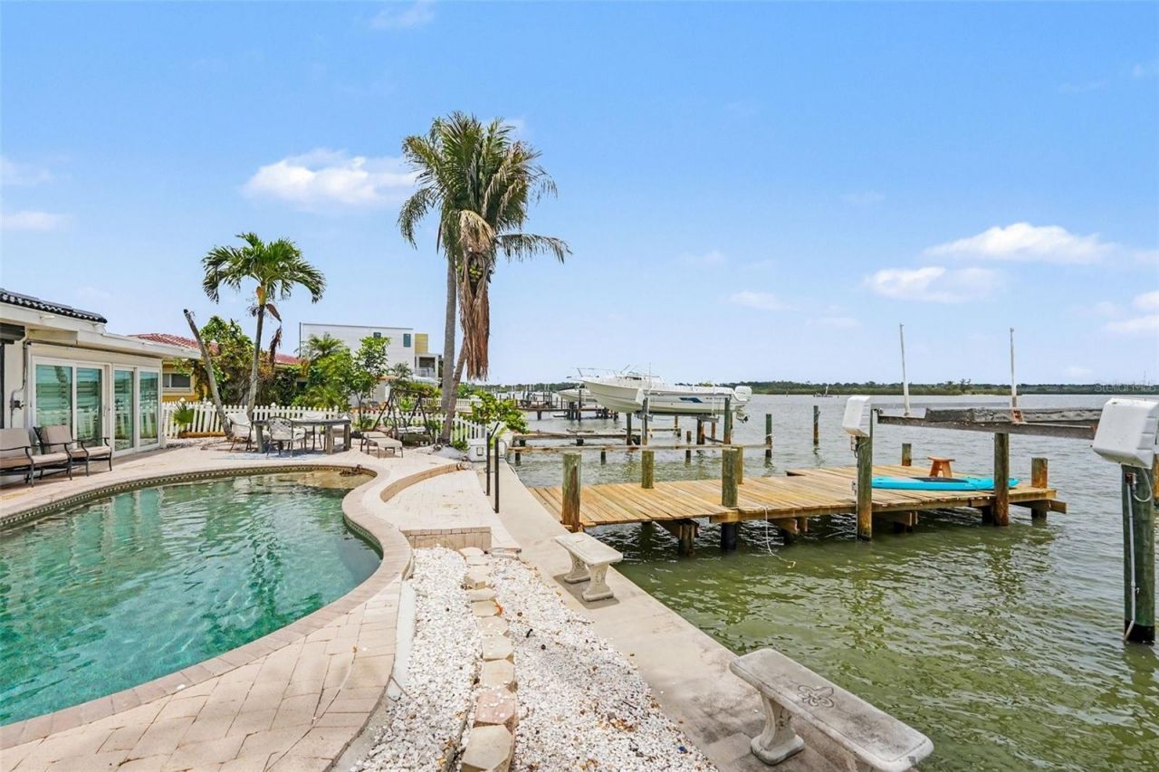 17323 Kennedy Drive, North Redington Beach, FL 33708 Photo