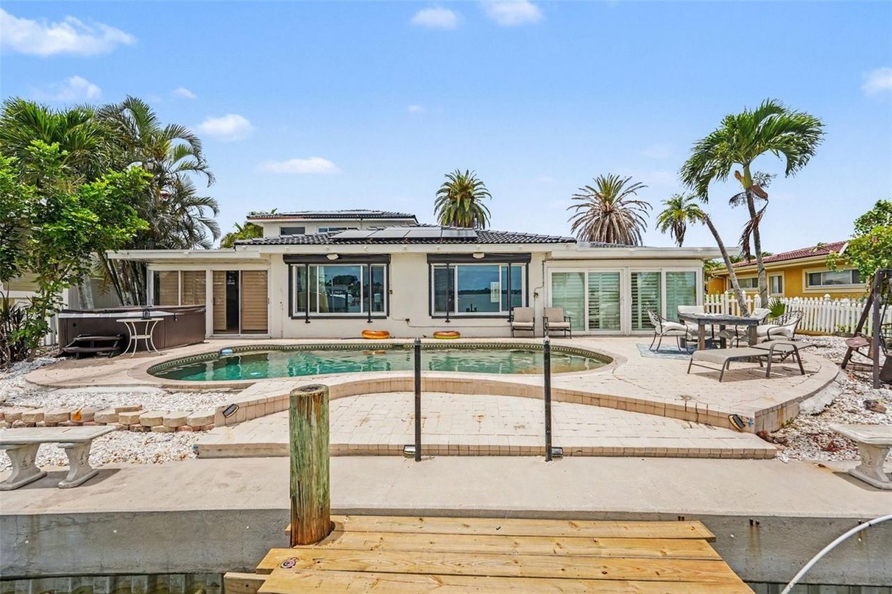 17323 Kennedy Drive, North Redington Beach, FL 33708 Photo