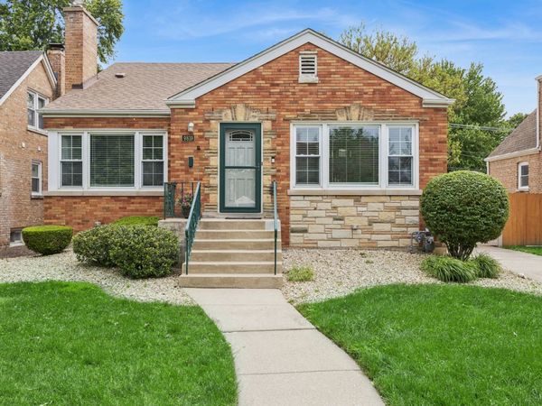 9819 S Millard Avenue , Evergreen Park, IL 60805