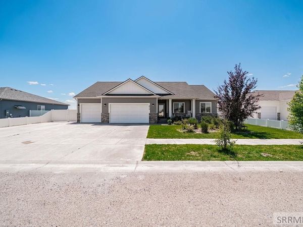 2910 E Larson Drive, IDAHO FALLS, ID 83401