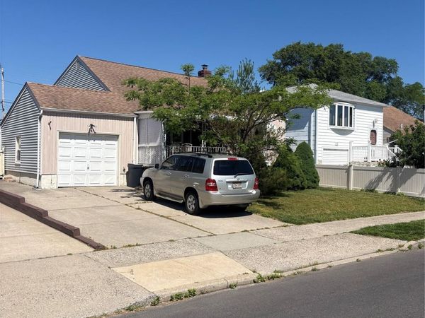 70 Parma Road, Island Park, NY 11558