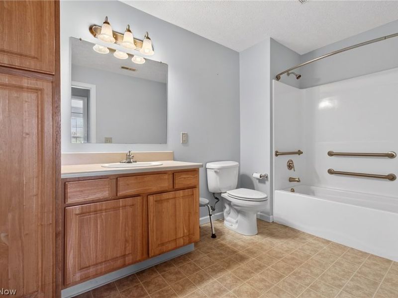 4703 Hills And Dales Road NW, Canton, OH 44708 Photo 17