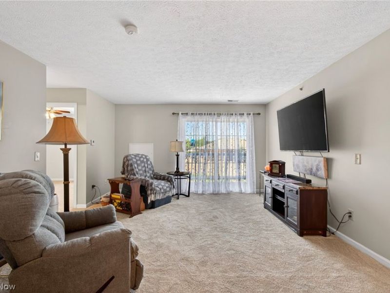4703 Hills And Dales Road NW, Canton, OH 44708 Photo 3