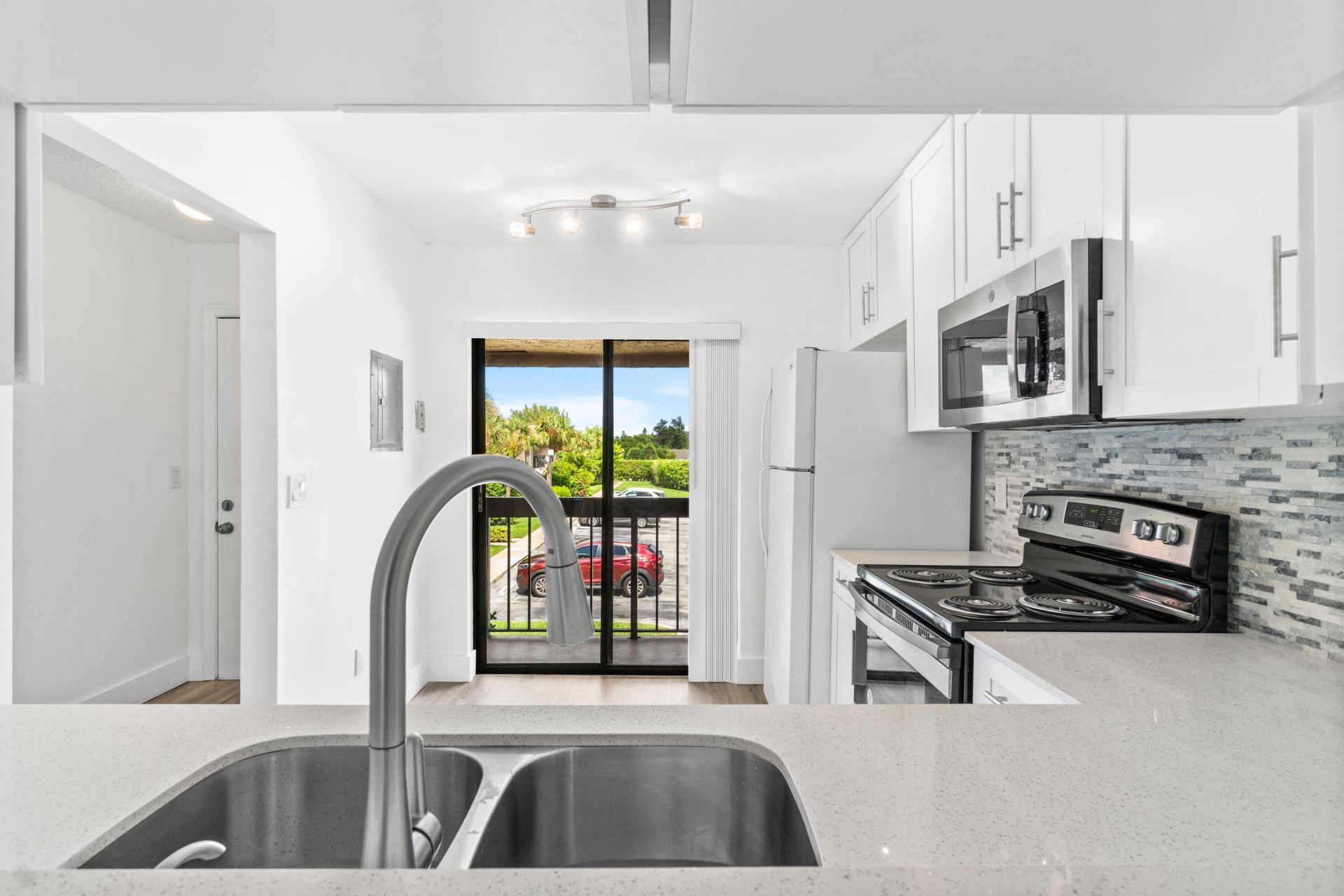 5151 W Club Circle, Unit 206, Boca Raton, FL 33487 Photo