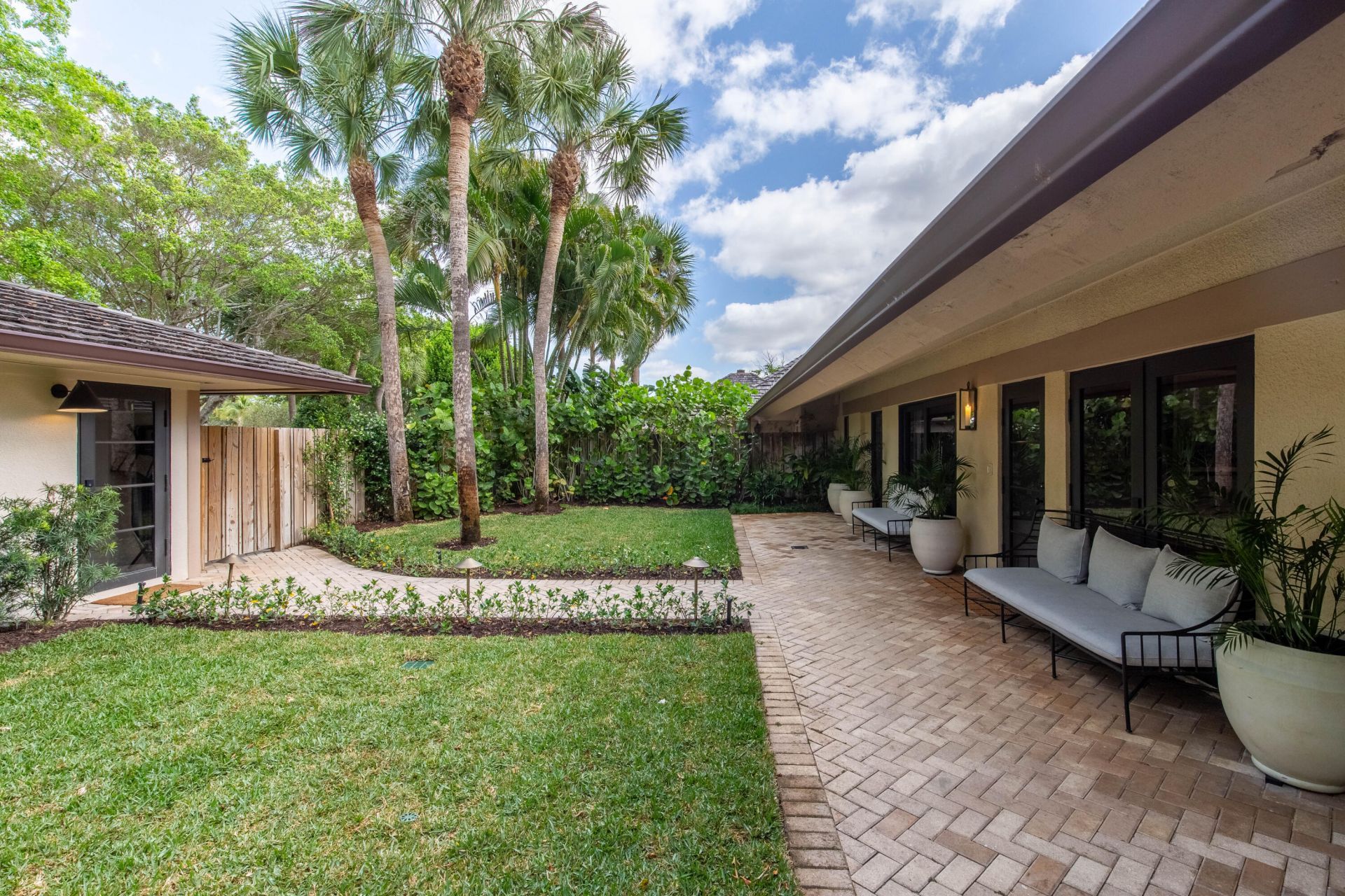 11669 Wimbledon Circle, Wellington, FL 33414 Photo