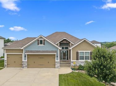 204 E Woodland Avenue, Lone Jack, MO 64070