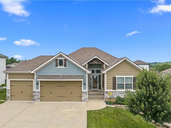 204 E Woodland Avenue, Lone Jack, MO 64070