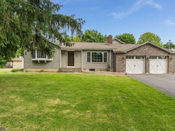 10 Tamarack Rd, Mount Olive, NJ 07828