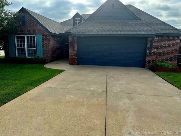 11827 N 117th East Avenue , Collinsville, OK 74021